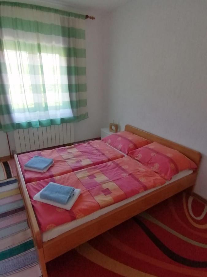 Apartman Juka Красно Поле Екстериор снимка