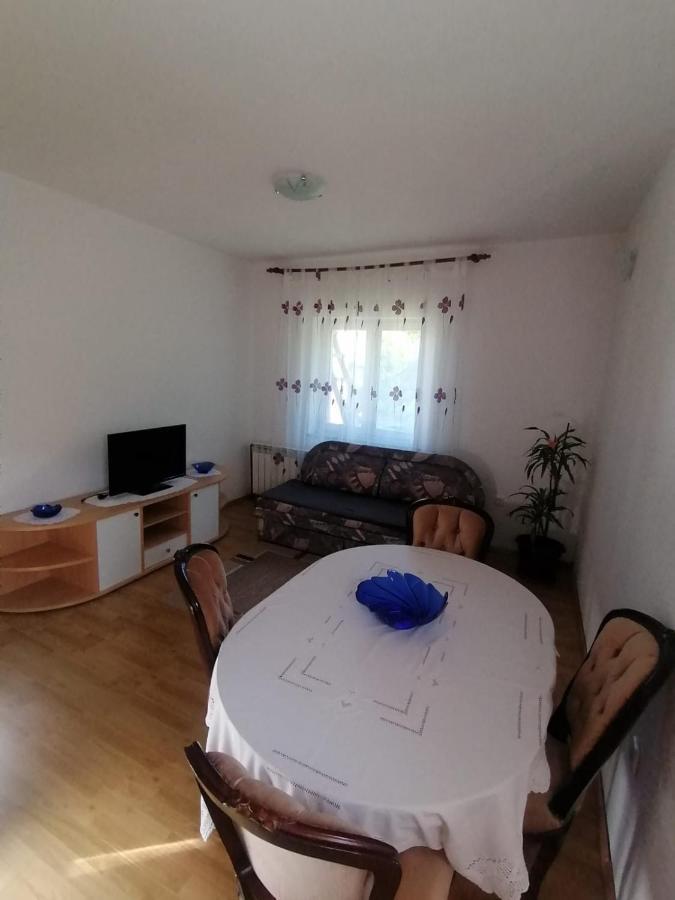 Apartman Juka Красно Поле Екстериор снимка