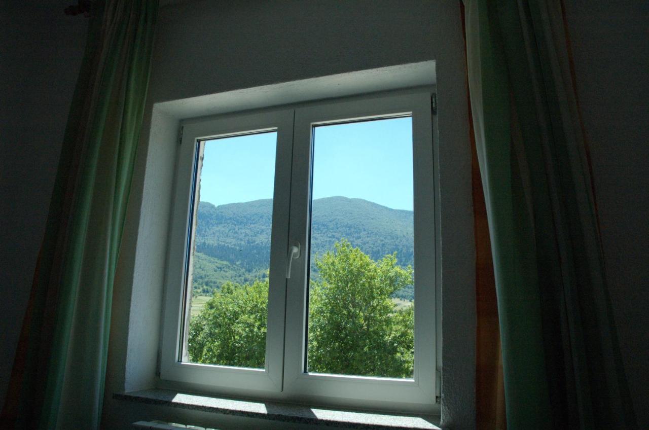 Apartman Juka Красно Поле Екстериор снимка